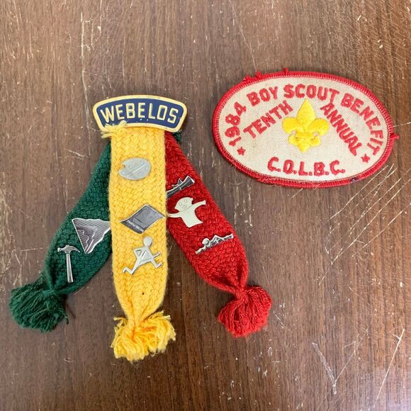 Vintage Webelos Boy Scout‎ Ribbon Holder pin & 1984 Boy Scout benefit patch - Picture 1 of 4